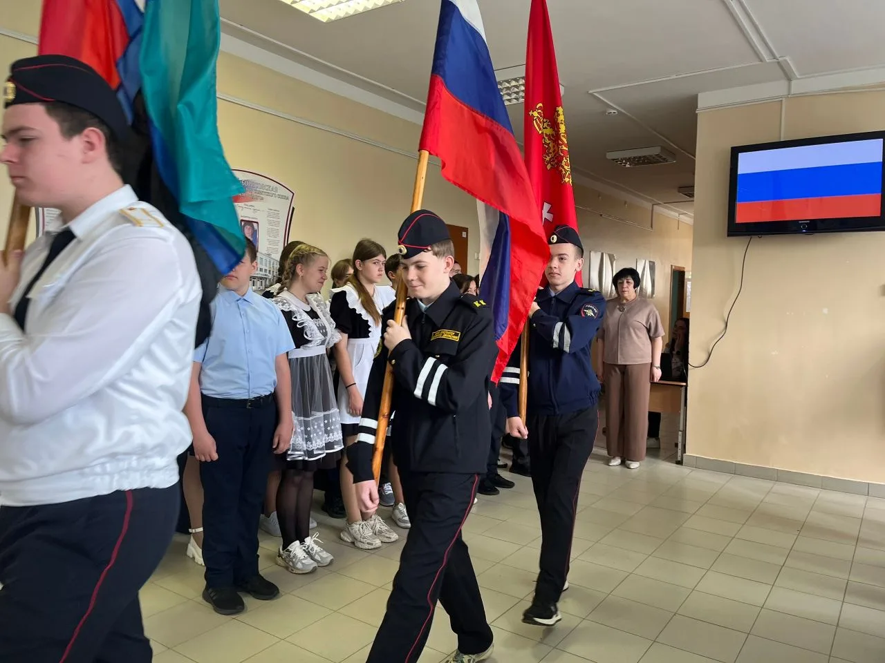 🇷🇺 Еженедельная линейка, посвященная началу новой учебной недели 🇷🇺  🎈День детских общественных орга