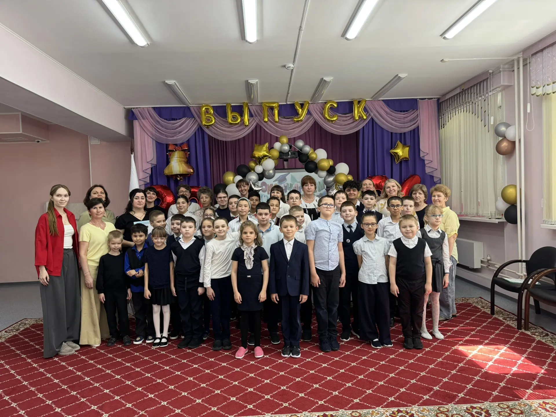 ✨ Вот и отзвенел последний звонок в этом учебном году в нашей школе. Грустно и радостно...