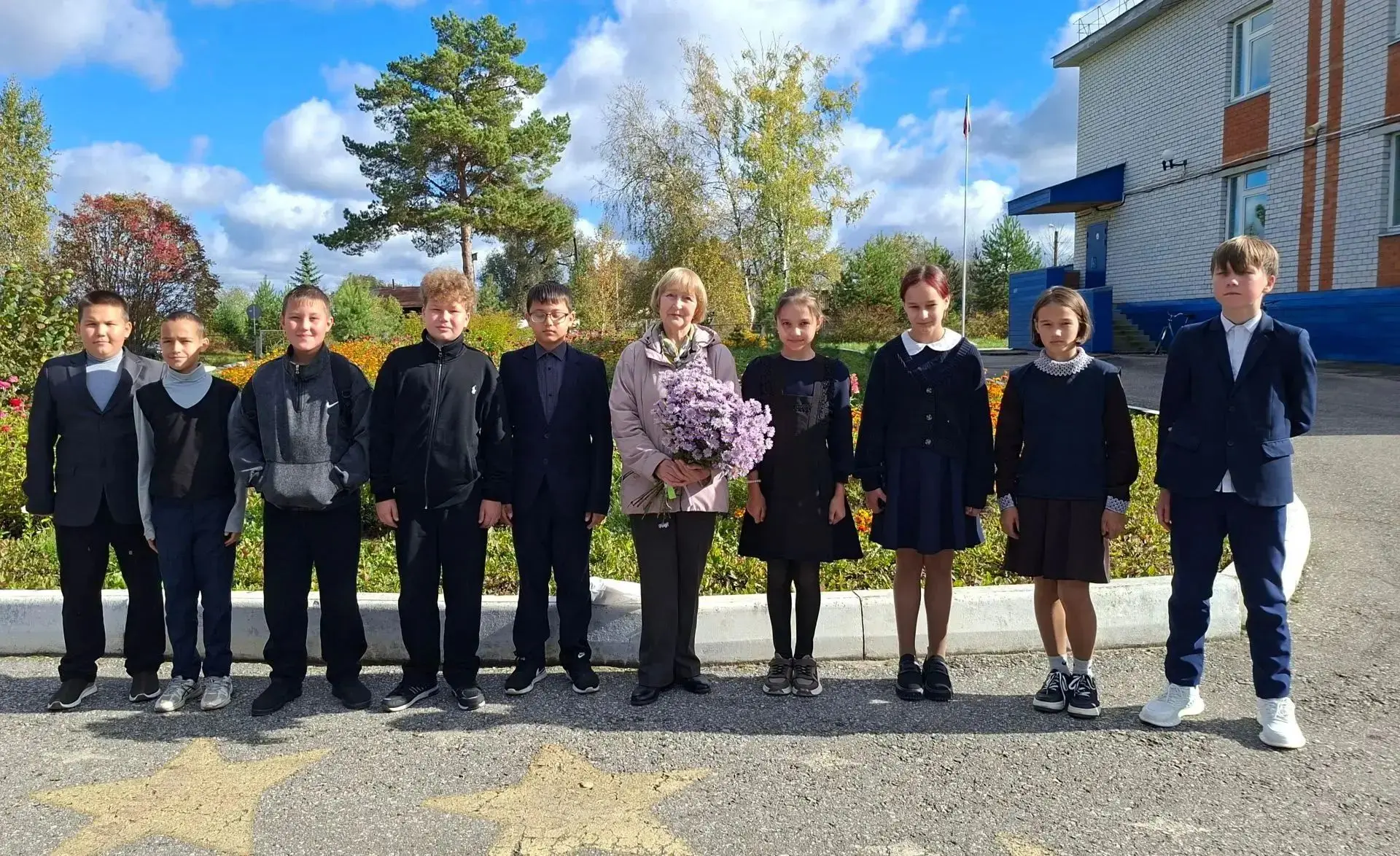 💐 ТЕПЛО, КОТОРОЕ НЕЛЬЗЯ ИЗМЕРИТЬ: ШКОЛЬНИКИ ЧУВАШТИМЯШСКОЙ ООШ ПОЗДРАВИЛИ ВЕТЕРАНОВ