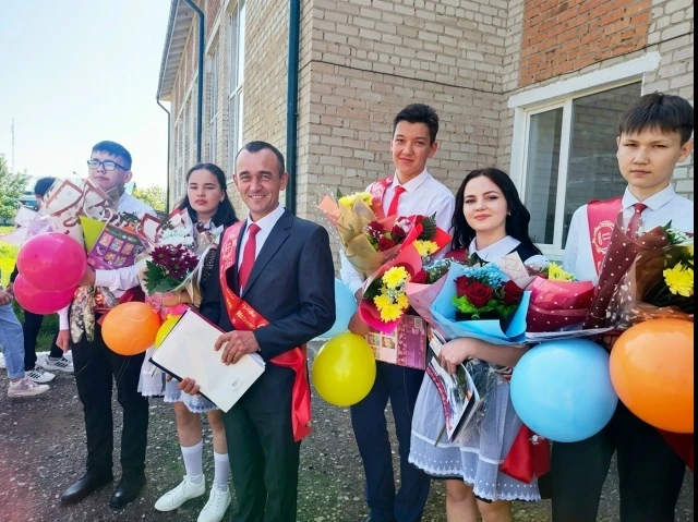 Развитию спорта в сельской школе Куюргазинского района способствует проект «Футбол в шк...