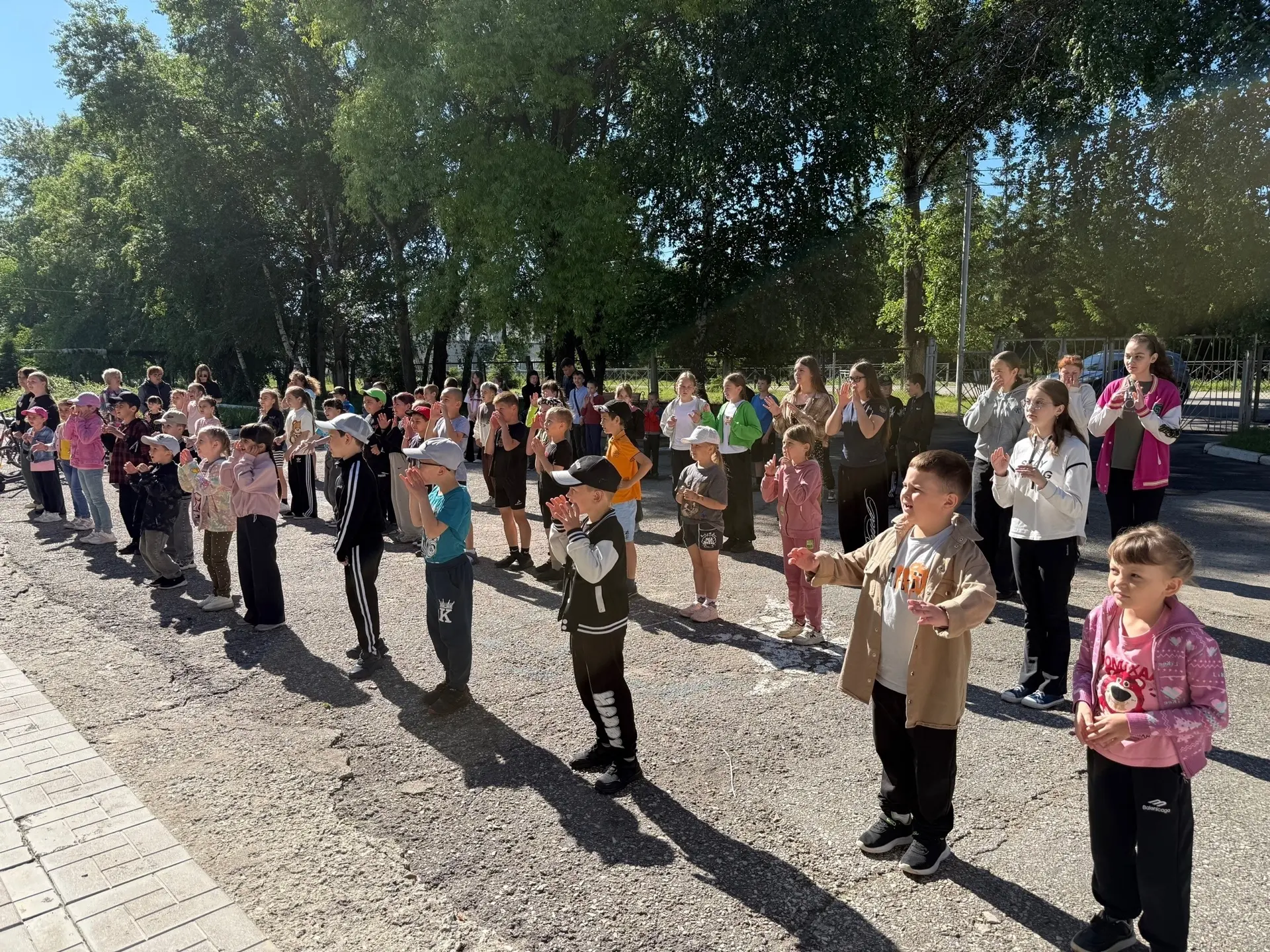 💥🤸Наш лагерный день начался традиционно с бодрящей зарядки, а затем состоялась линейк...