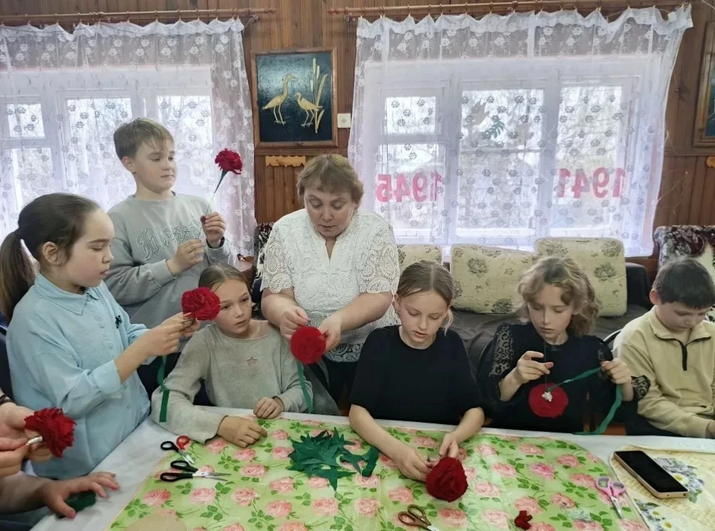 "Красная гвоздика"-это ежегодная всероссийская акция .Патриотическая акция "Красная гвоздика" - это 
