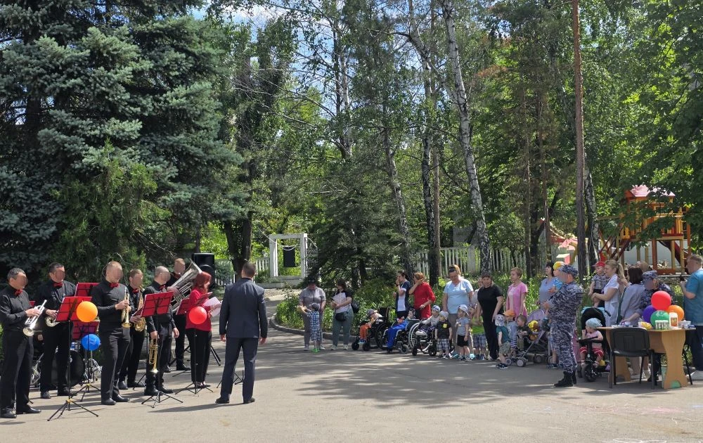 В нашем учреждении состоялась трогательная благотворительная встреча. Сотрудники Росгвардии подготов