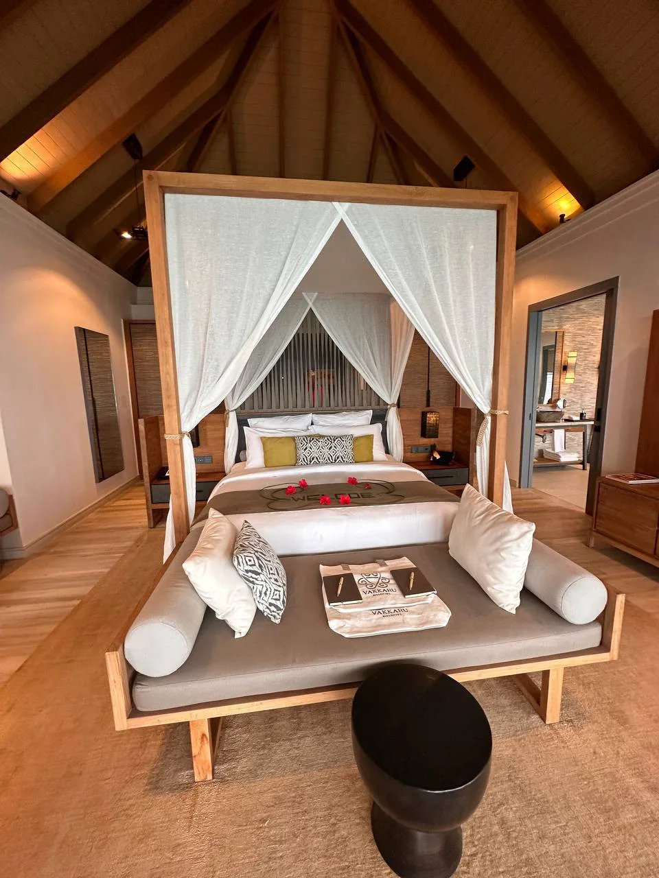 Vakkaru Maldives 5 luxe* - классический формат неспешного мальдивского отдыха, отель дл...