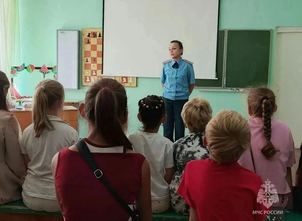 Безопасность — это интересно: сотрудники МЧС России в гостях у школьников