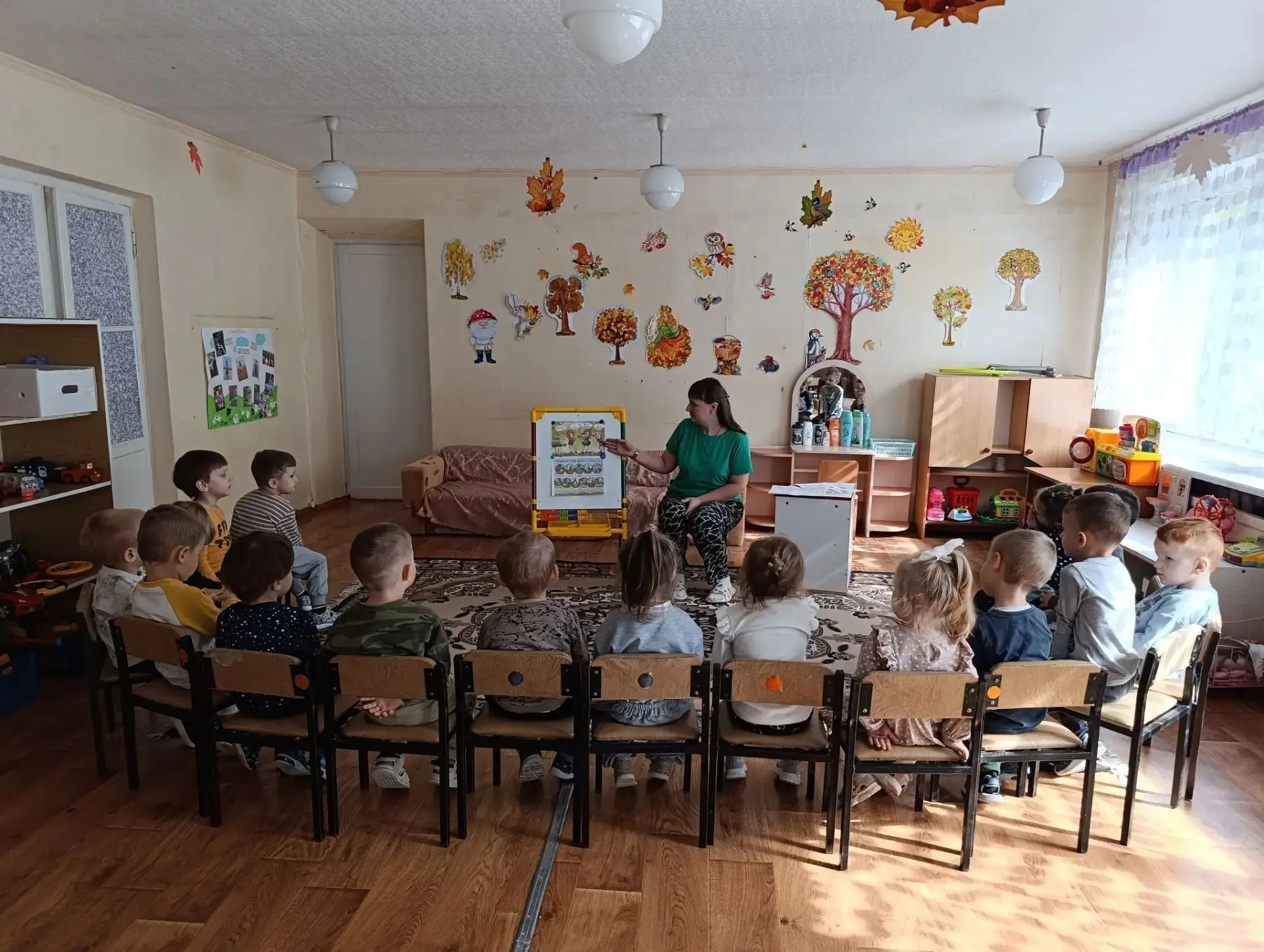 В младшей разновозрастной группе "Рябинки" прошло тематическое занятие "Эколята - Защит...