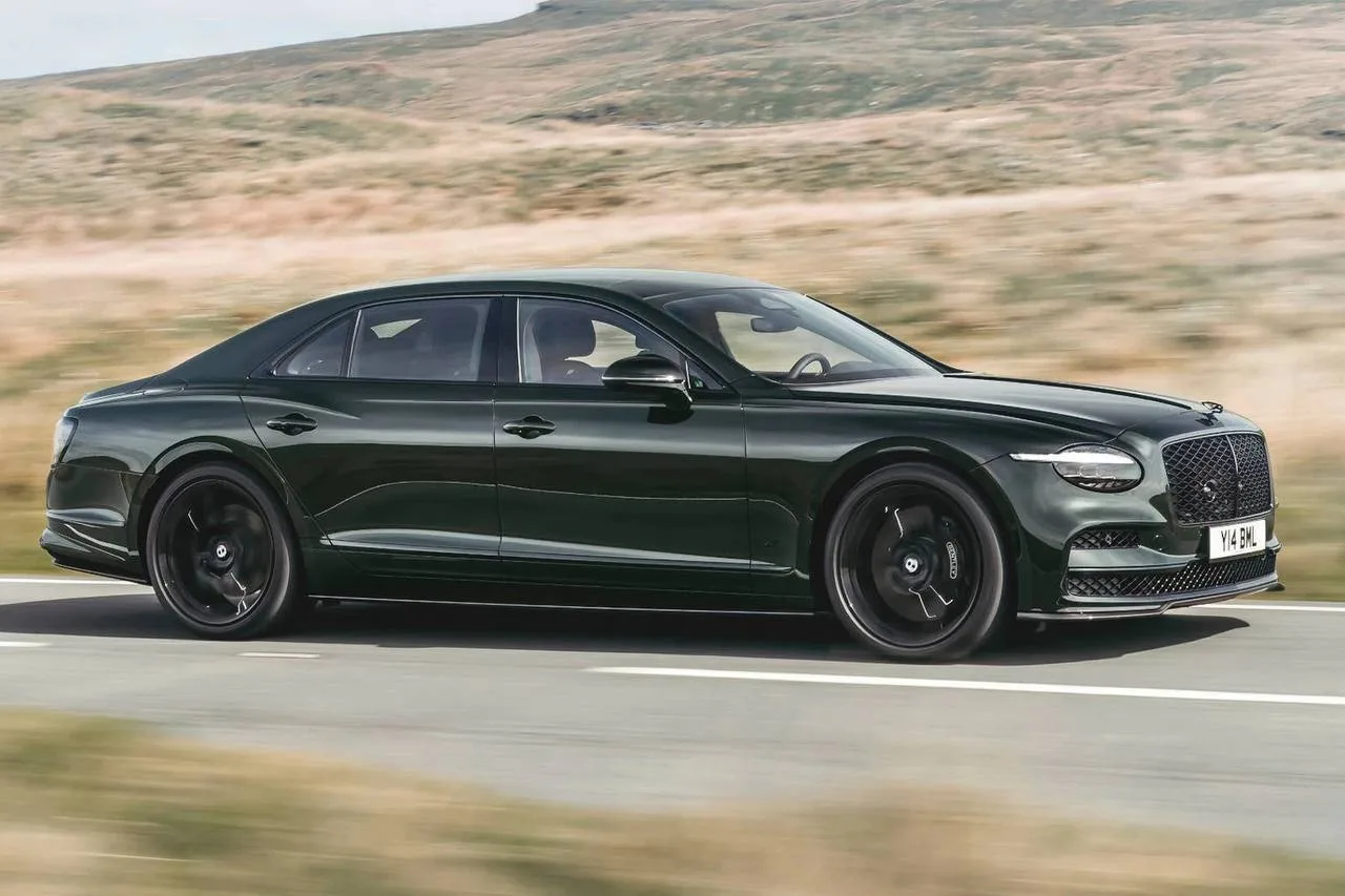 Седан Bentley: меньше фар и больше скорости