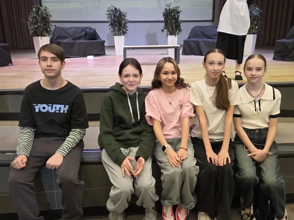 Первый день каникул — в театре! 🎟  14 марта ученики 6 «З» класса открыли каникулы походом на спектак