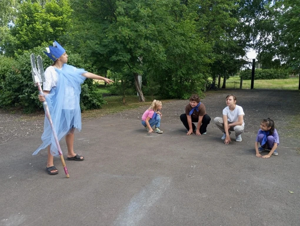 18 июня в пришкольном лагере "Родничок" прошёл "День водных забав". Была проведена минутка безопасно