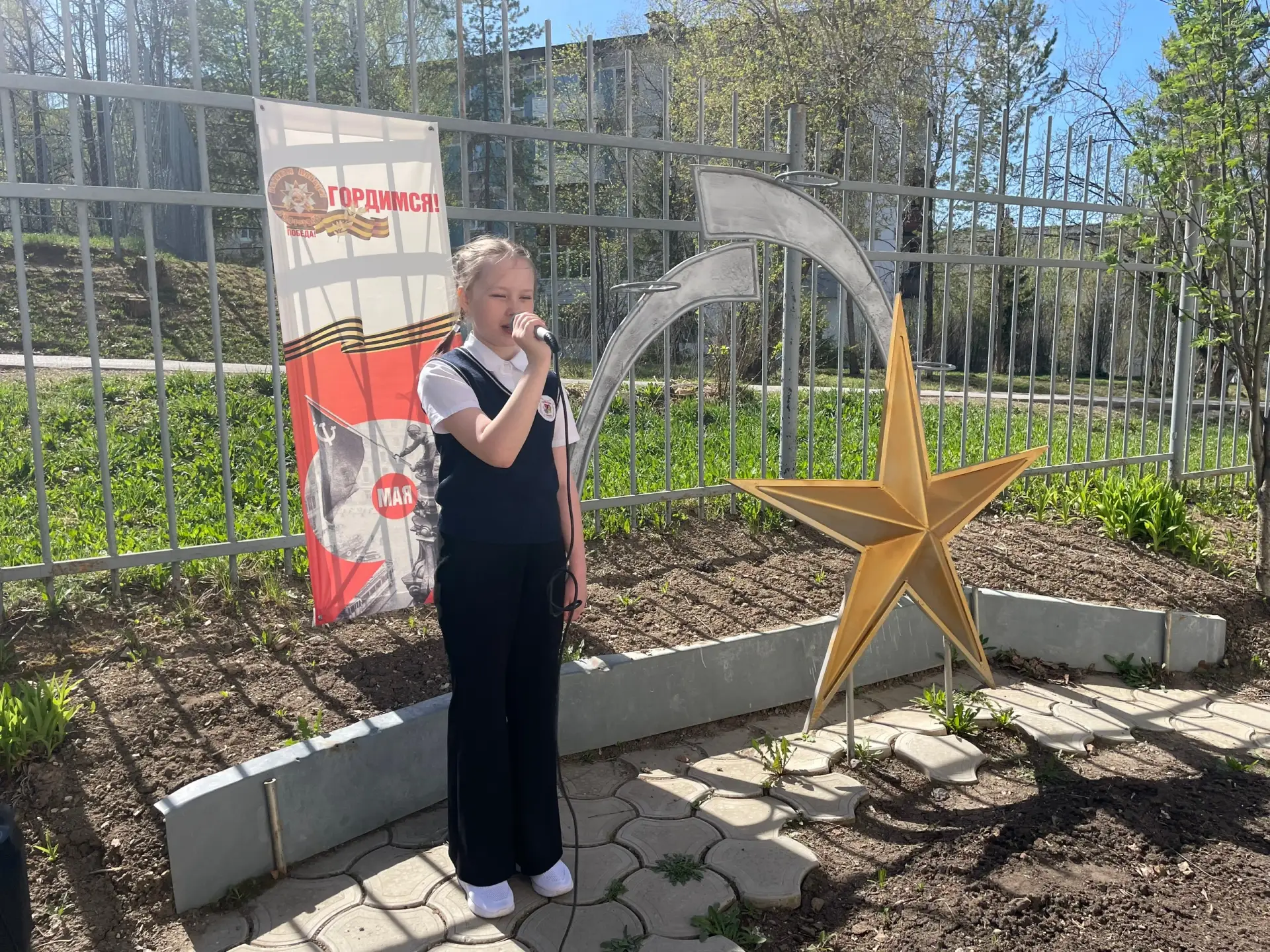 🌟 В гимназии состоялся конкурс стихов "Мы стихами о Победе говорим", посвящённый 81 годовщине со дня