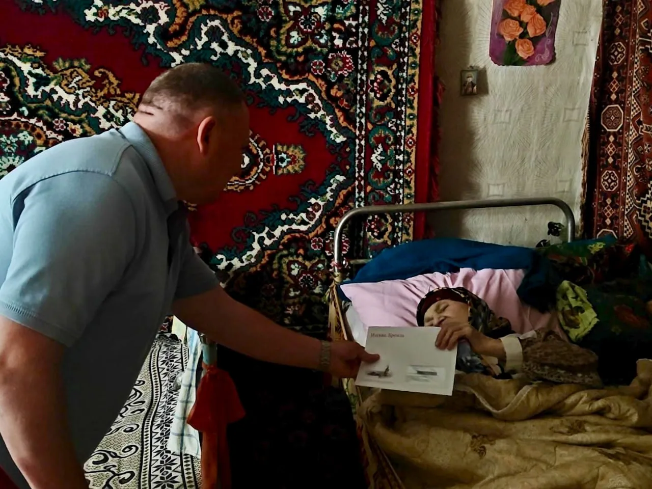 В Снежном чествовали долгожителя.

6 августа 100-летний юбилей отмечает жительница округа Ольга Рома