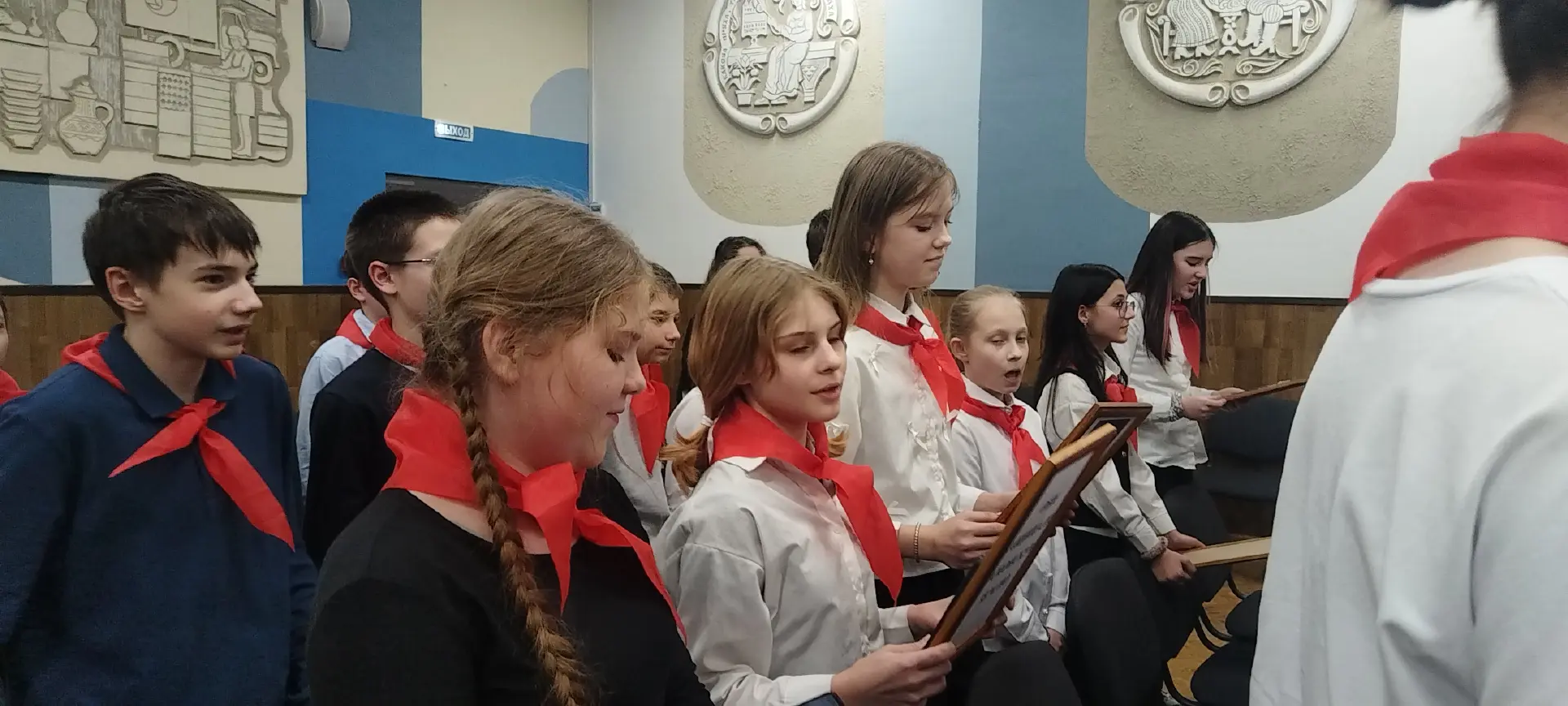 🎤 В лицее —   Песни войны...  На этой неделе в стенах  лицея царит особая атмосфера. Ученики с 3 по 