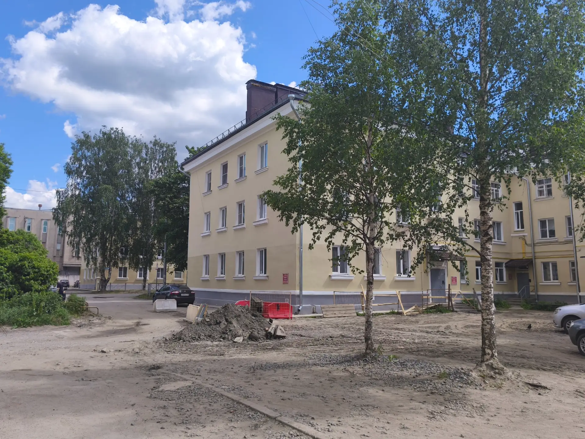 СОВЕТОВ, 17. РЕМОНТ СЕТИ ВОДООТВЕДЕНИЯ ЗАВЕРШЕН