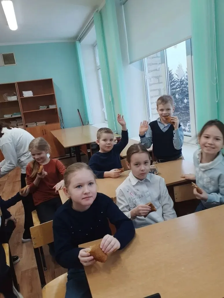 Весёлая встреча на Масленице! Сегодня ребята из 6 «Г» класса пригласили в гости второклассников «Г» 