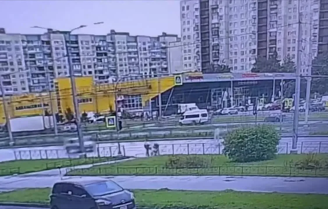 16-летнего парня жёстко сбили на пешеходном переходе на проспекте Наставников