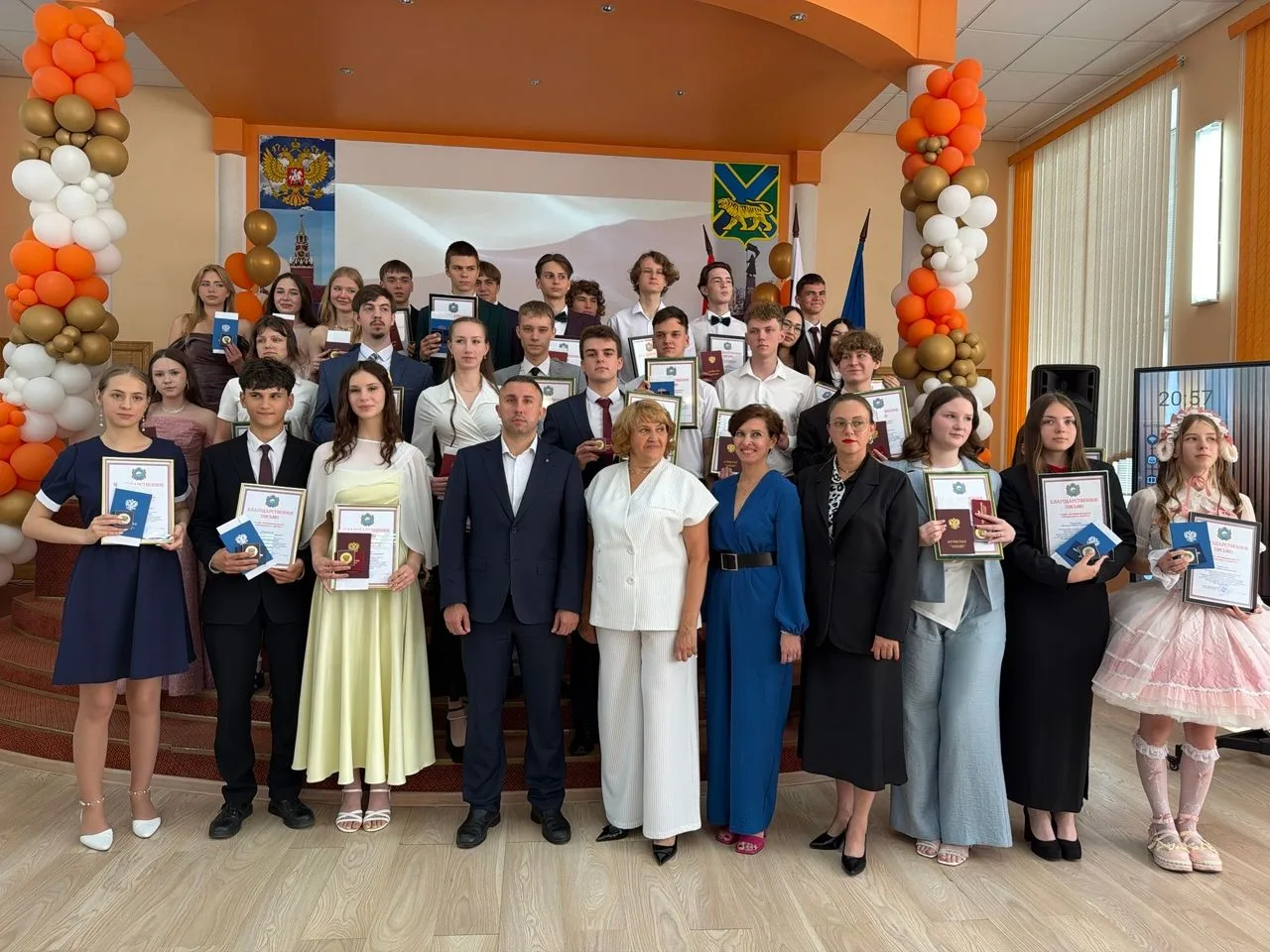 В Арсеньеве чествовали золотых и серебряных медалистов!🥇🥈