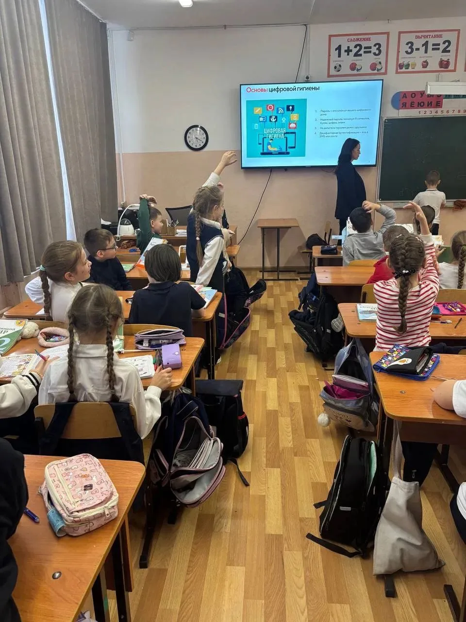 На этой неделе в 3 «А», 2 «Б», 3 «В», 4 «Г», 4 «Б», 4 «Е» классах представители Академии Синергия пр
