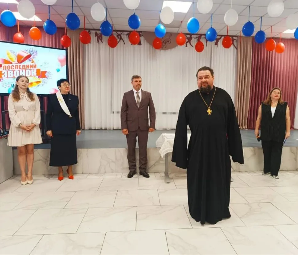 Последний звонок   В лицее прошёл торжественный, волнующий праздник «Последний звонок». Осталась поз