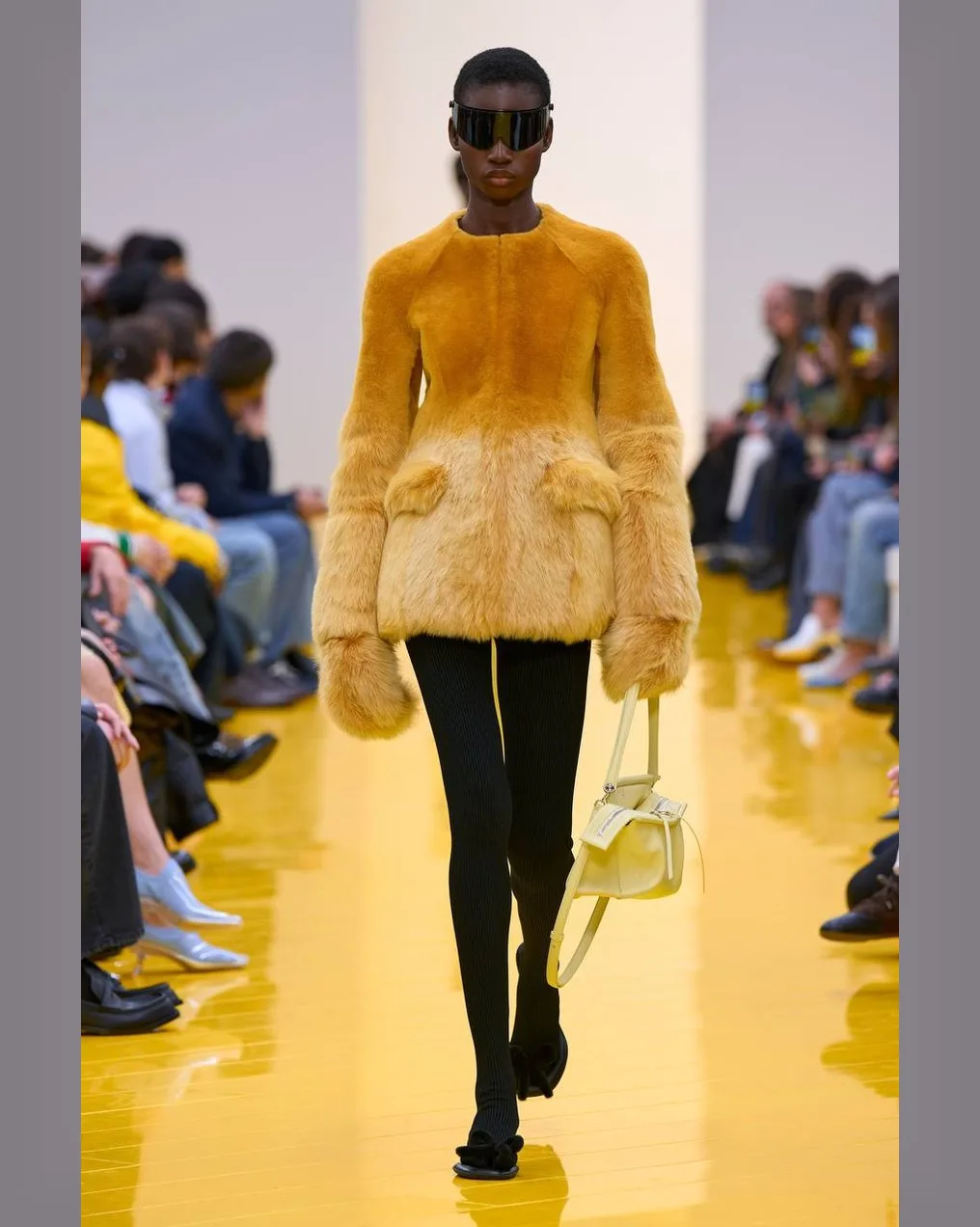 Самый модный колорблок сезона — градиентный! Прямо как в коллекциях Loewe, Schiaparelli...