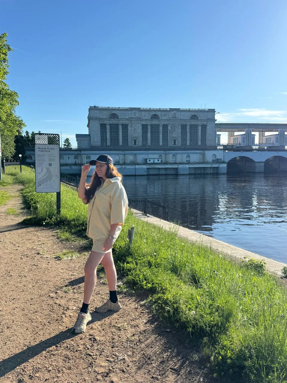 Сегодня остановка была в городе Углич. Город славится тем, что он старше Москвы и своей ГЭС. 

На вы