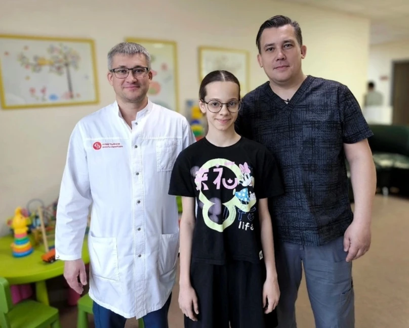 🏥🦴 Новосибирские врачи помогли 14-летней балерине со смещением позвоночника. Девочке ...
