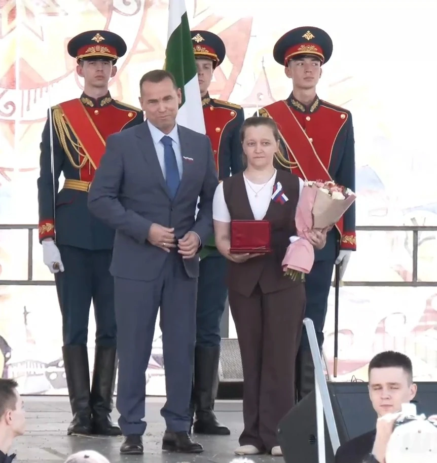 🏅Волонтёр из Шадринска Ирина Кудина получила награду из рук губернатора 

В День России в Кургане г