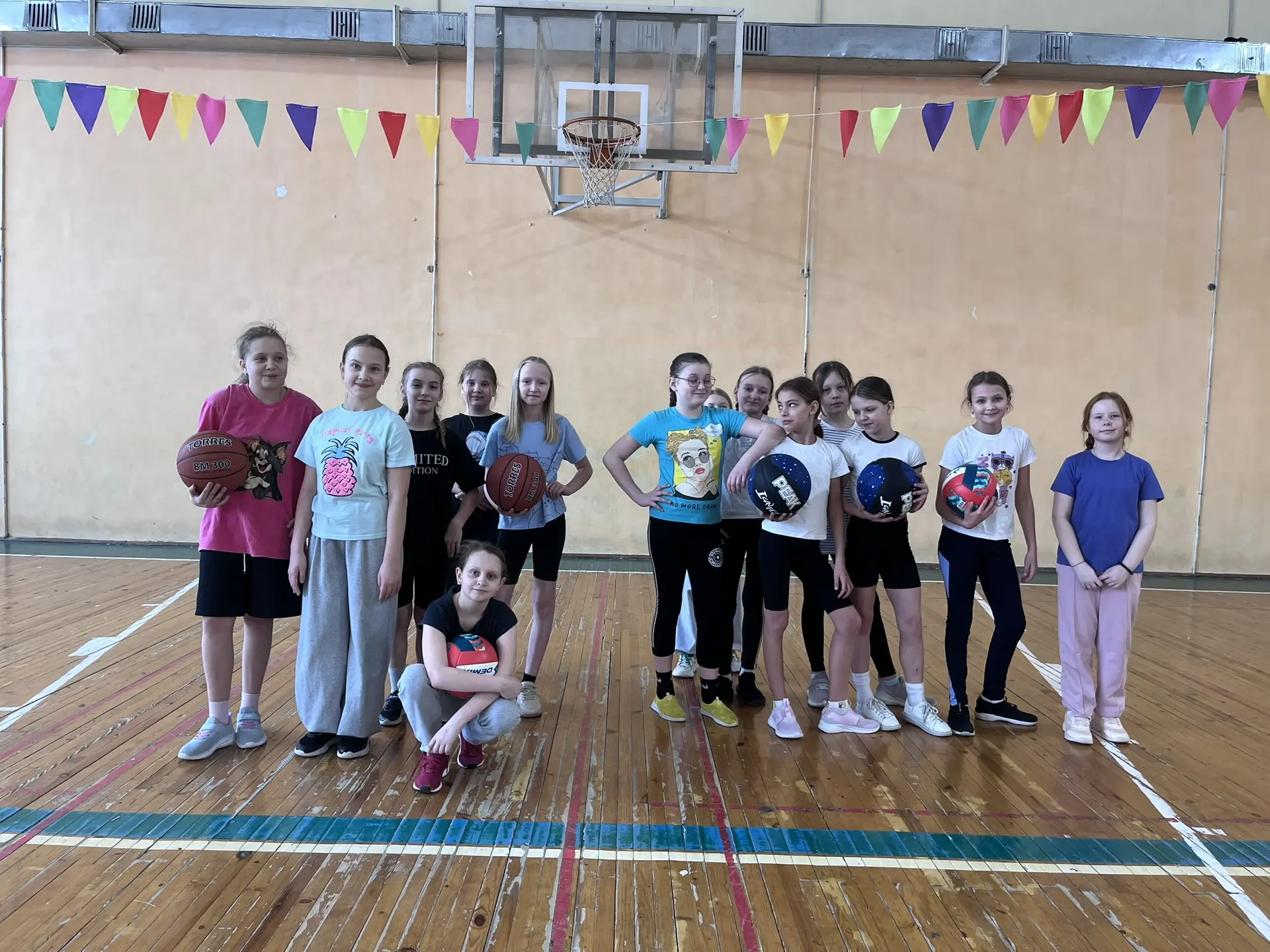💪А НУ-КА, ДЕВОЧКИ  🔥 В преддверии самого нежного весеннего праздника в нашей школе (начальном блоке)