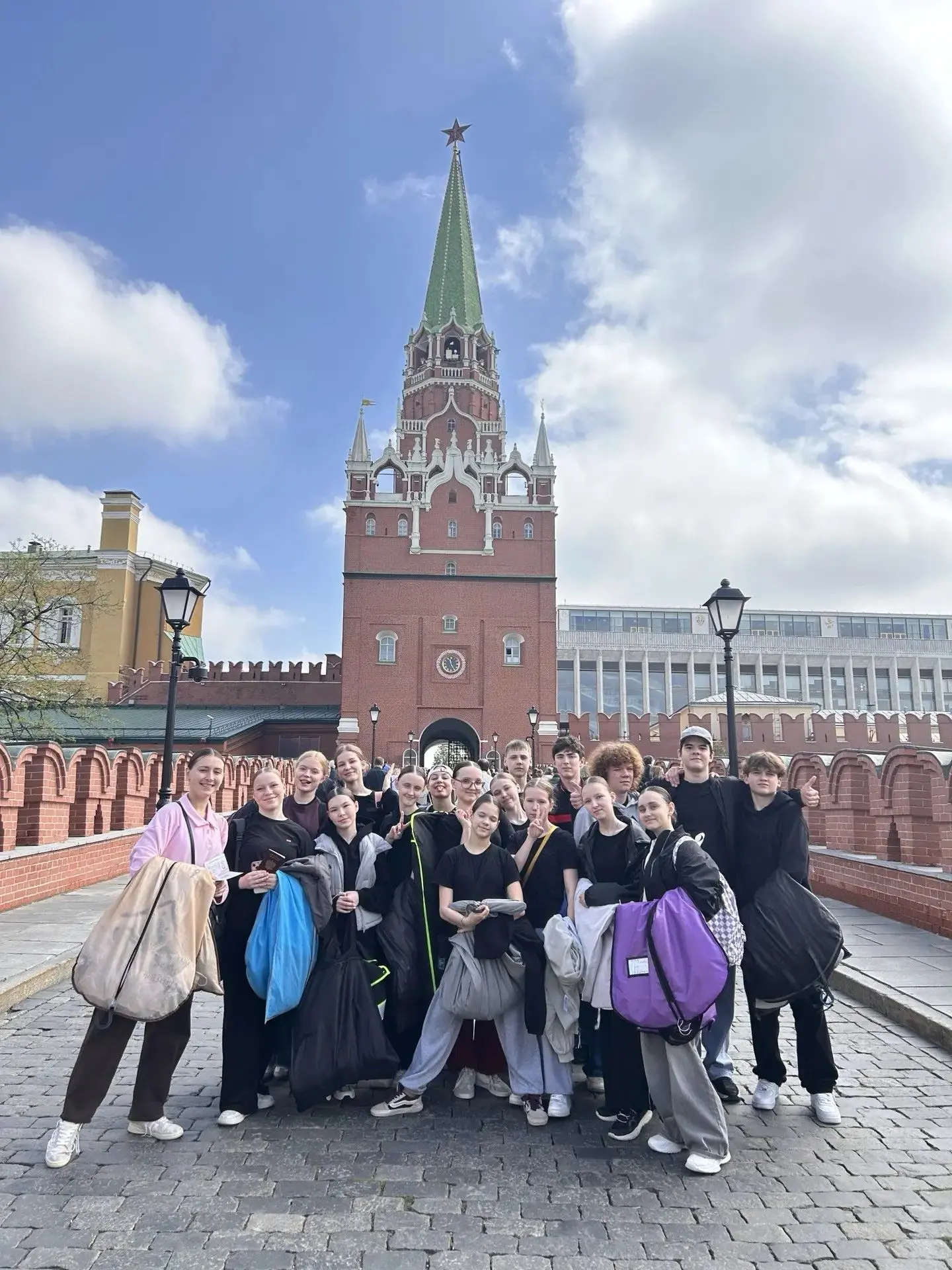 ✨ Большая сцена, яркий свет софитов, тысячи зрителей — и наши танцоры среди лучших!  💃 Обучающиеся 7
