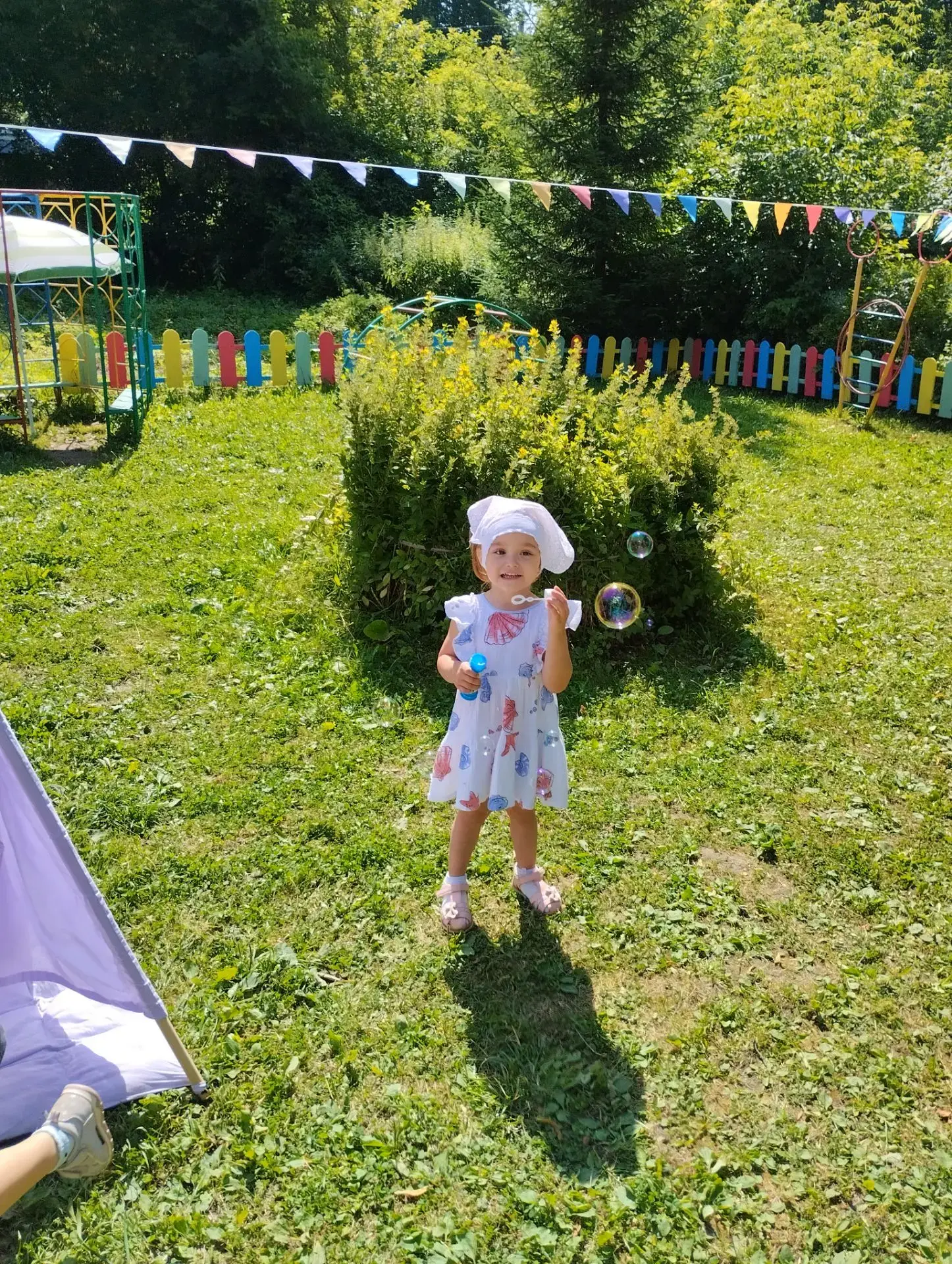 А детки ясельной группы радуются летнему теплу.🌳🌿🍀🌼🌻🌸🌞☀️