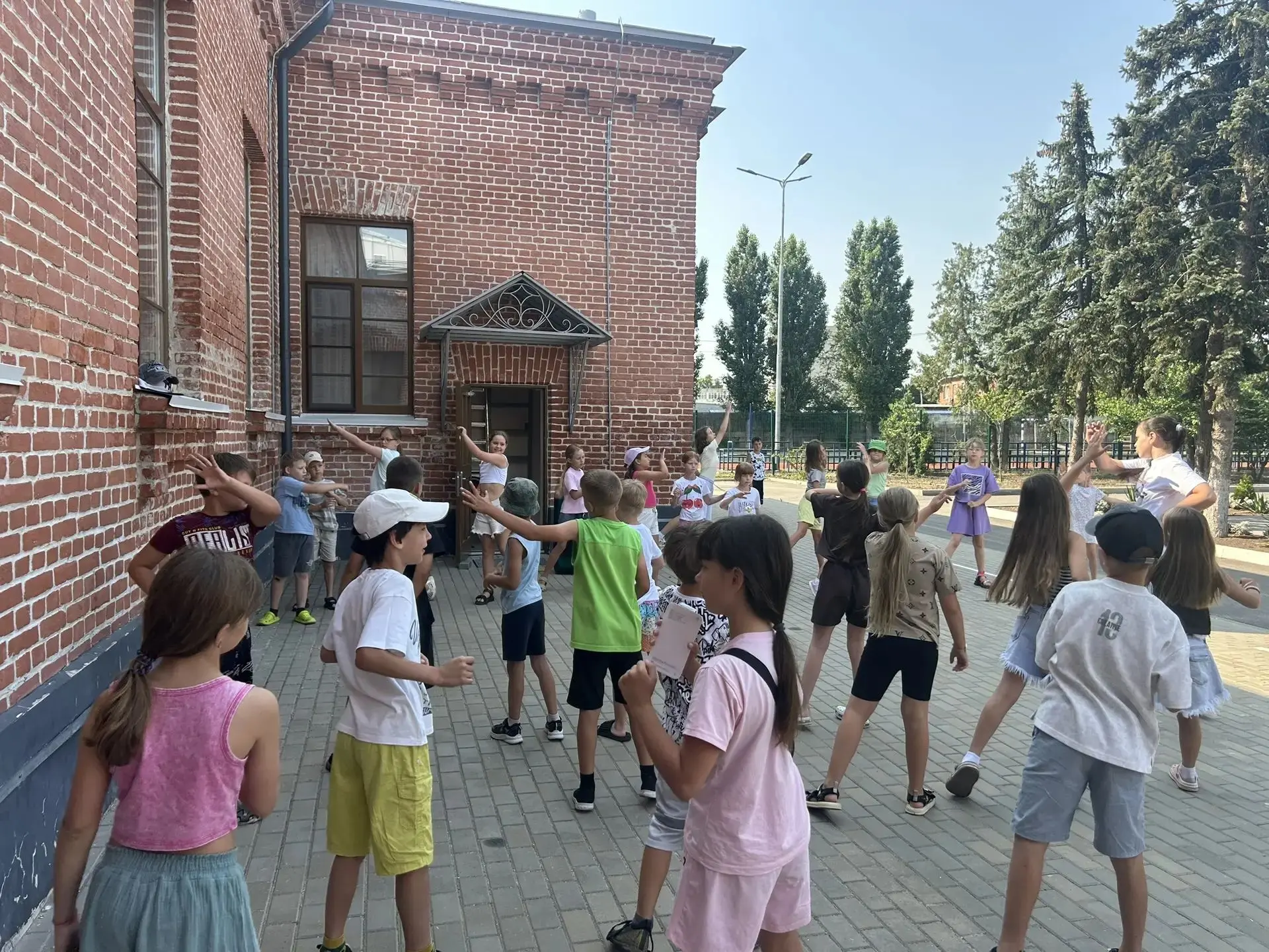 ☀️ Солнечный день в «Звёздочке»!

Сегодняшний жаркий день встретил нас в летнем школьном лагере «Звё