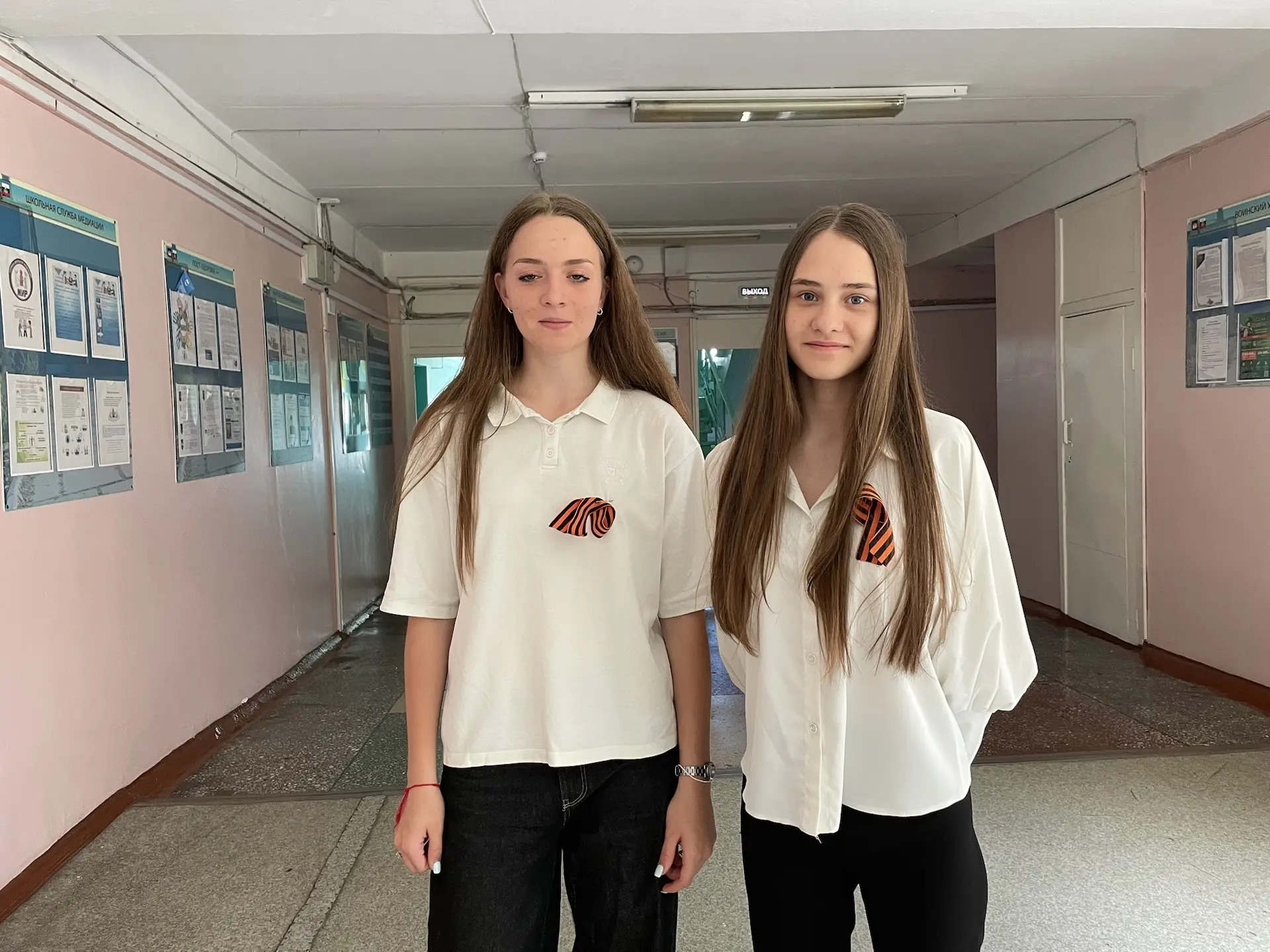 Перемены, на которых звучала память🎖  7 и 8 мая в нашей школе на переменах звучали песни войны. «Син
