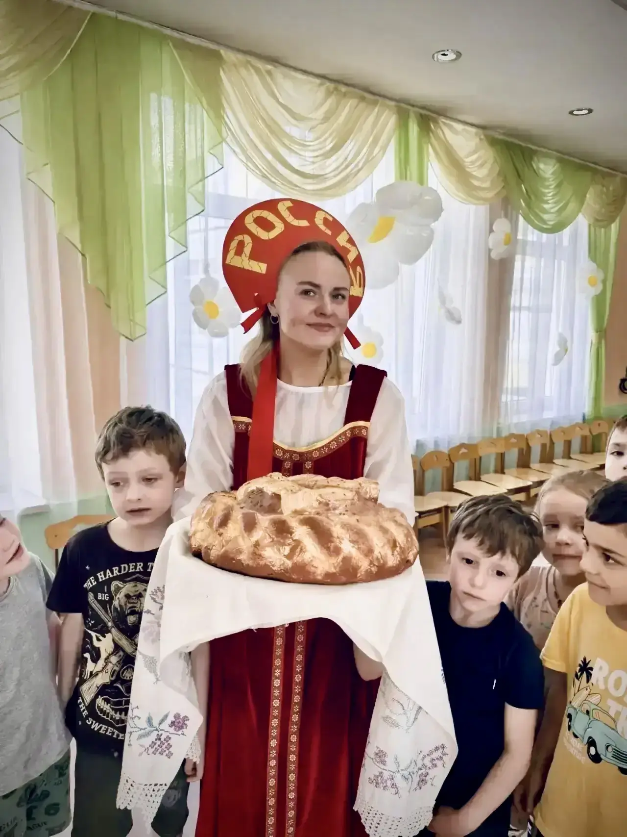 🥨РОССИЯ- ЩЕДРАЯ ДУША!❤️

В нашем детском саду по адресу ул. Перовская, 27 прошёл веселый праздник, 