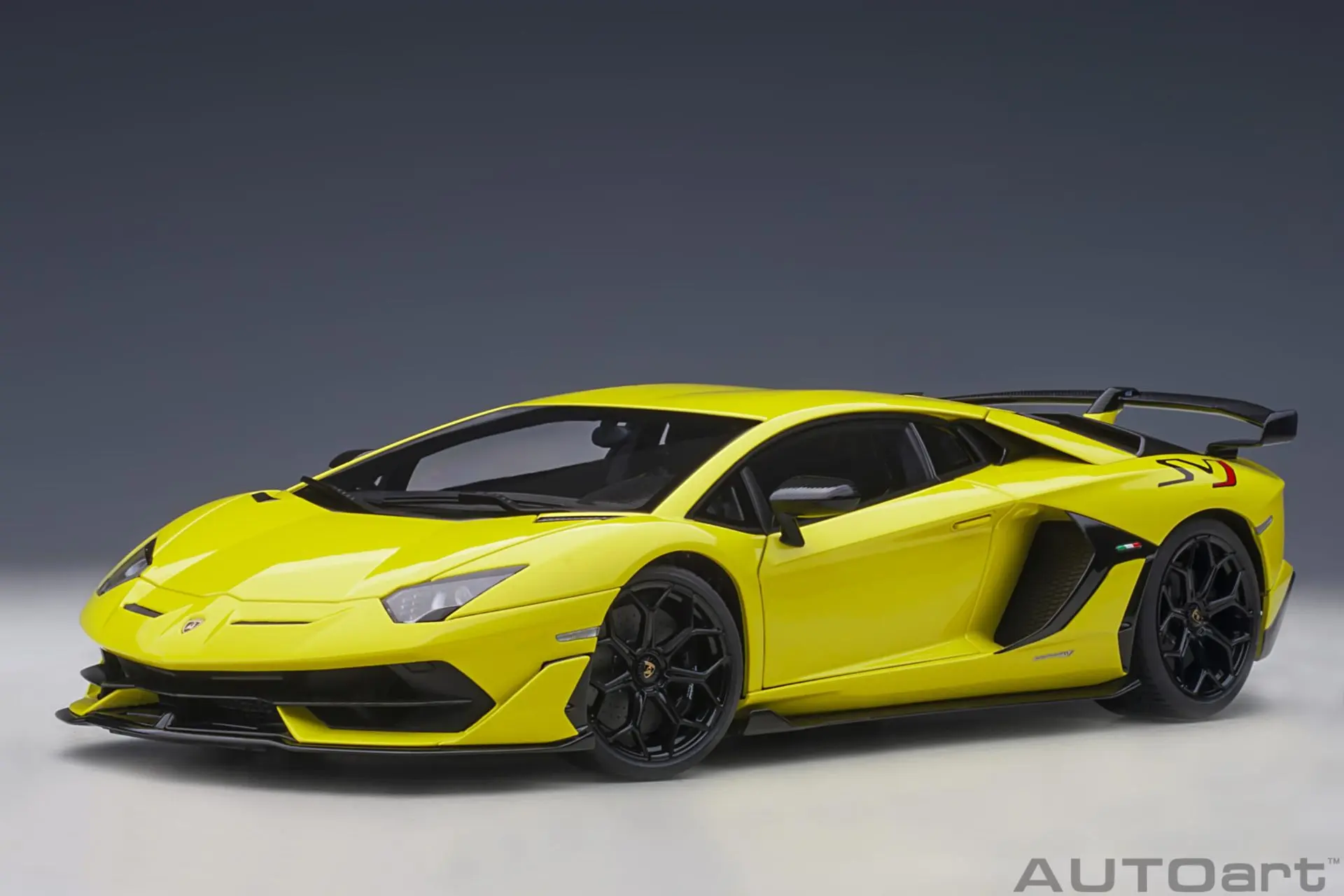 Lamborghini Aventador SVJ — это экстремальный и один из самых быстрых серийных суперкар...