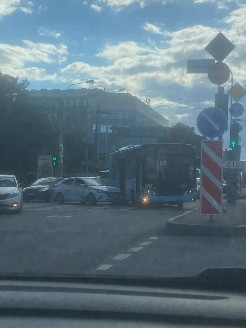 Около Балтийского вокзала встретились.