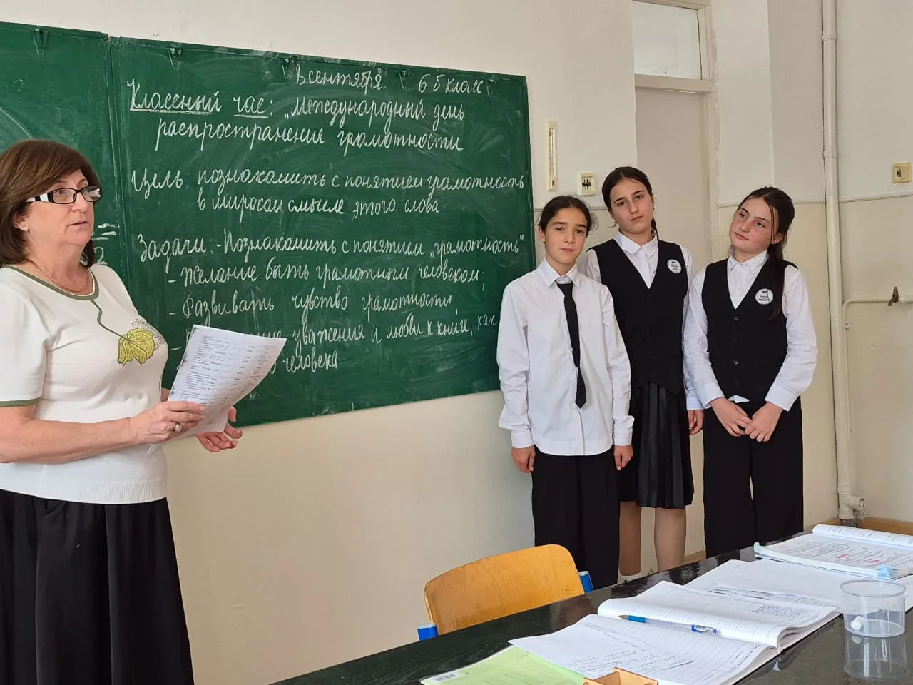 ➗🔍 В 6 «Б» учитель математики Гедгафова З.К. провела классный час про грамотность ко Д...