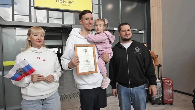 🎉 Магадан встретил чемпиона: Иван Кожакин привёз на Колыму три медали чемпионата Европ...