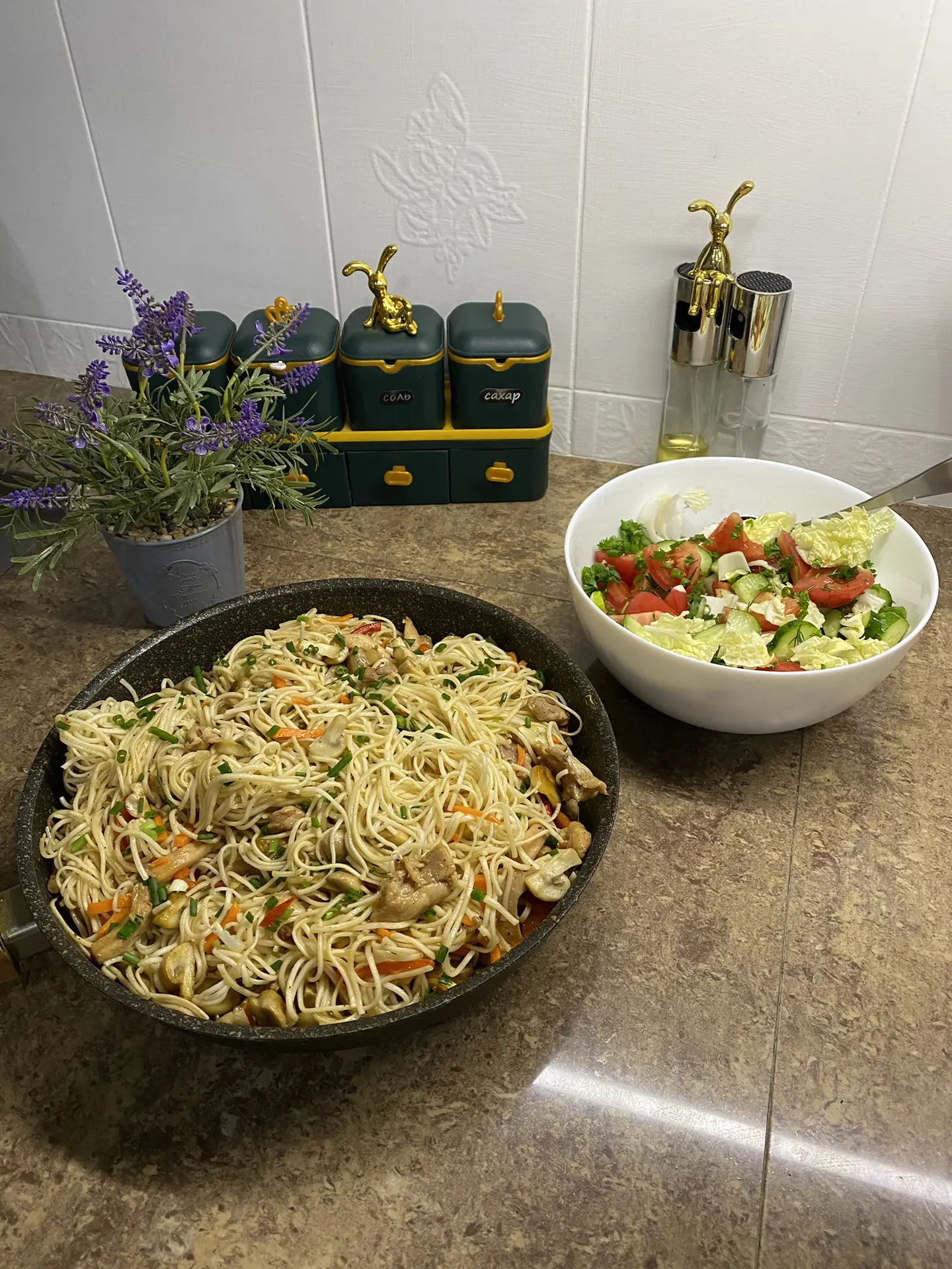 ЛАПША С МЯСОМ, ГРИБАМИ И ОВОЩАМИ