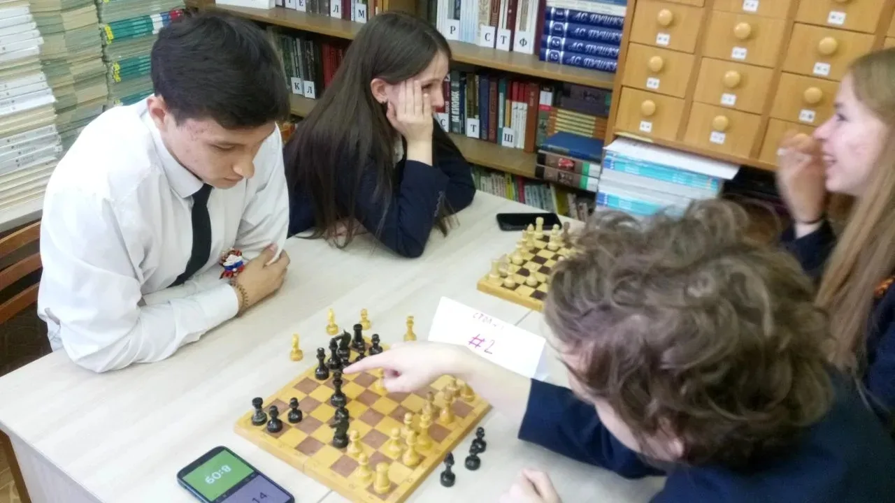 ♟️ Турнир памяти героя: в нашей школе прошел шахматный турнир, посвященный выпускнику Хамидуллину Ти
