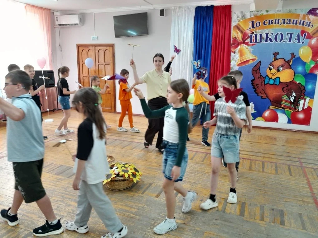 В гости к воспитаникам летнего лагеря "Улыбка" приезжал Волгодонской эколого-историческ...