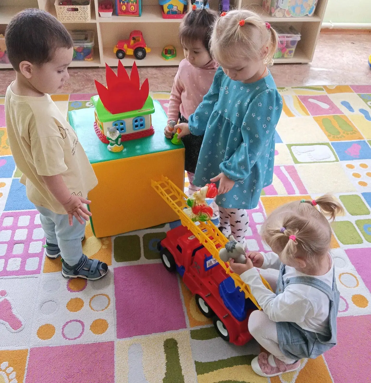 🚒🔥В рамках месячника «Останови огонь!» воспитанники ясельной группы провели увлекател...
