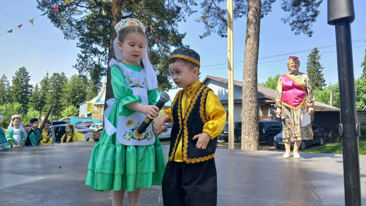 🎊 Узган ялларда Сарапул шәһәрендә балалар Сабан туе булды.