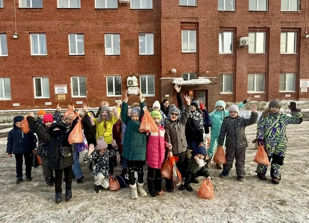 🧳 Сладкое путешествие 2 «А» класса 🍰🌟 Ученики 2 «А» посетили кондитерскую фабрику «9 Островов»! Ребя