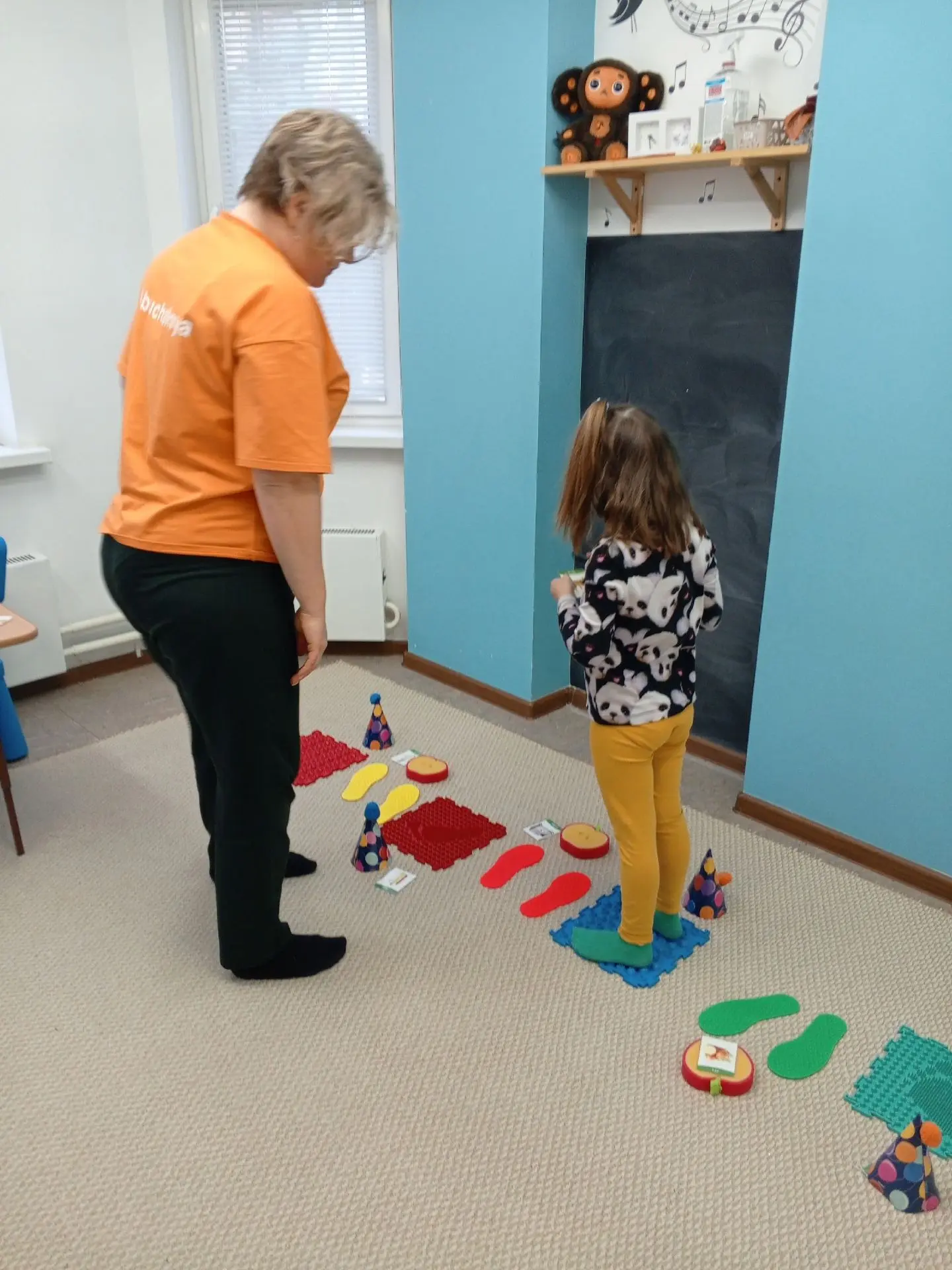Мы работаем с детьми на разных этапах развития речи:

🧡 от первых слов;
🧡 при нарушениях звукопрои