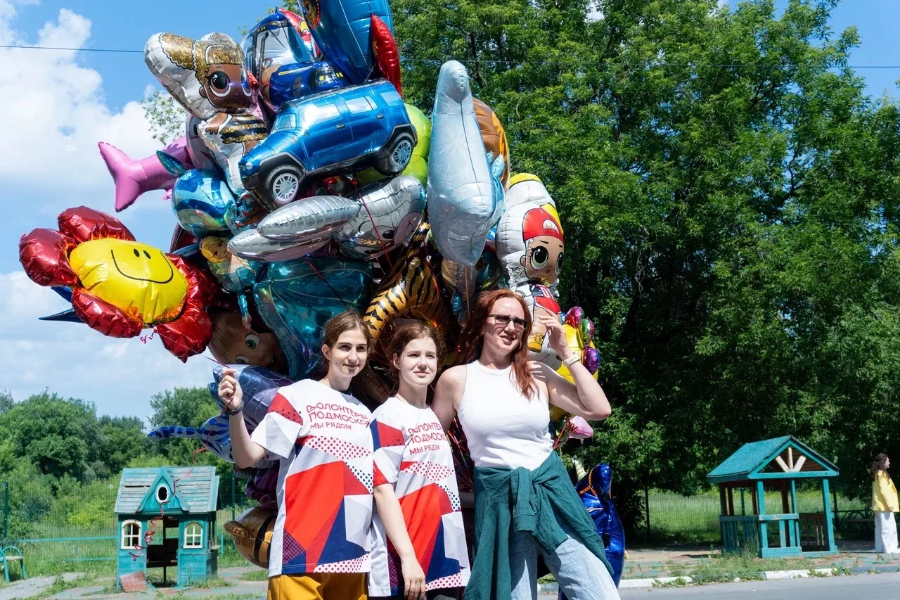 И на этом мы не остановились! 🎈💛

Решили, что праздника достойны все — и отправились в поликлинику