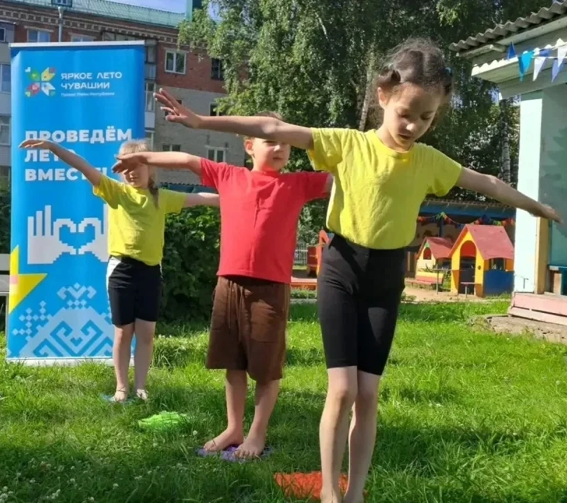 В рамках реализации проекта "Спортивное лето" в детском саду прошли Весёлые старты. Наши юные спортс