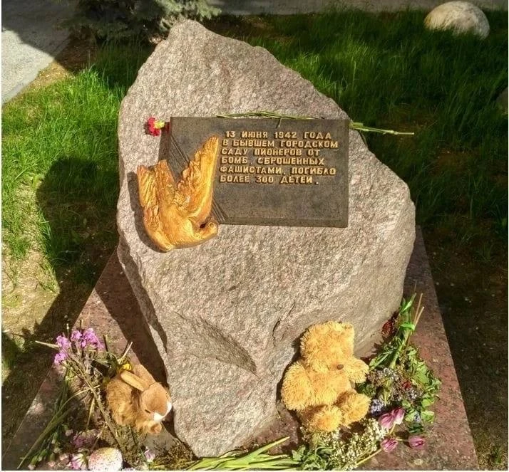 13 июня 1942 года в Воронеже проходил городской слёт пионеров, приуроченный к окончанию учебного год