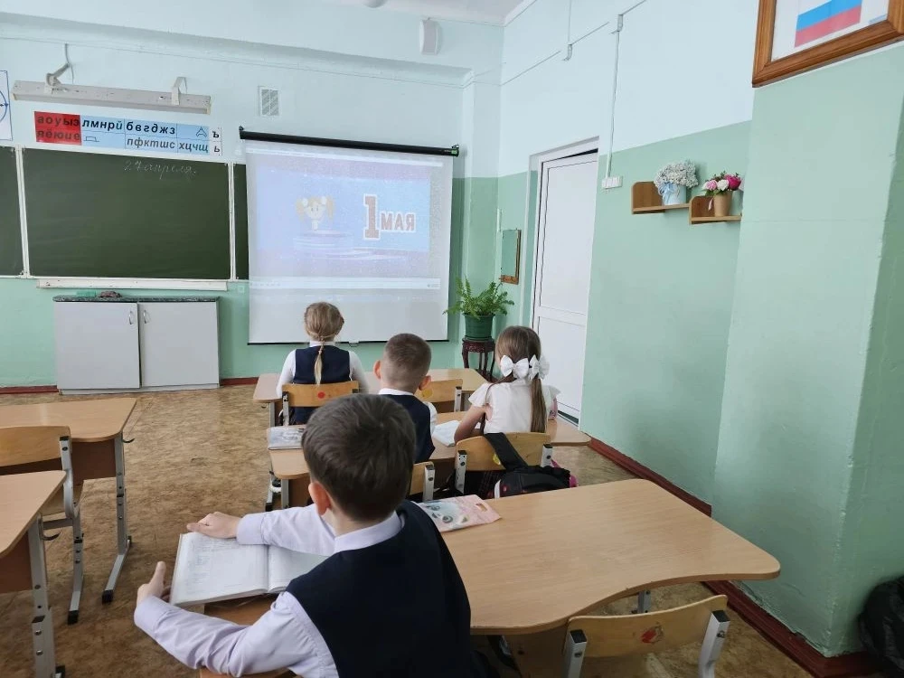 ✨🤗 Сегодня на "Разговорах о важном" обучающиеся начальных классов говорили о том, что значит  работа