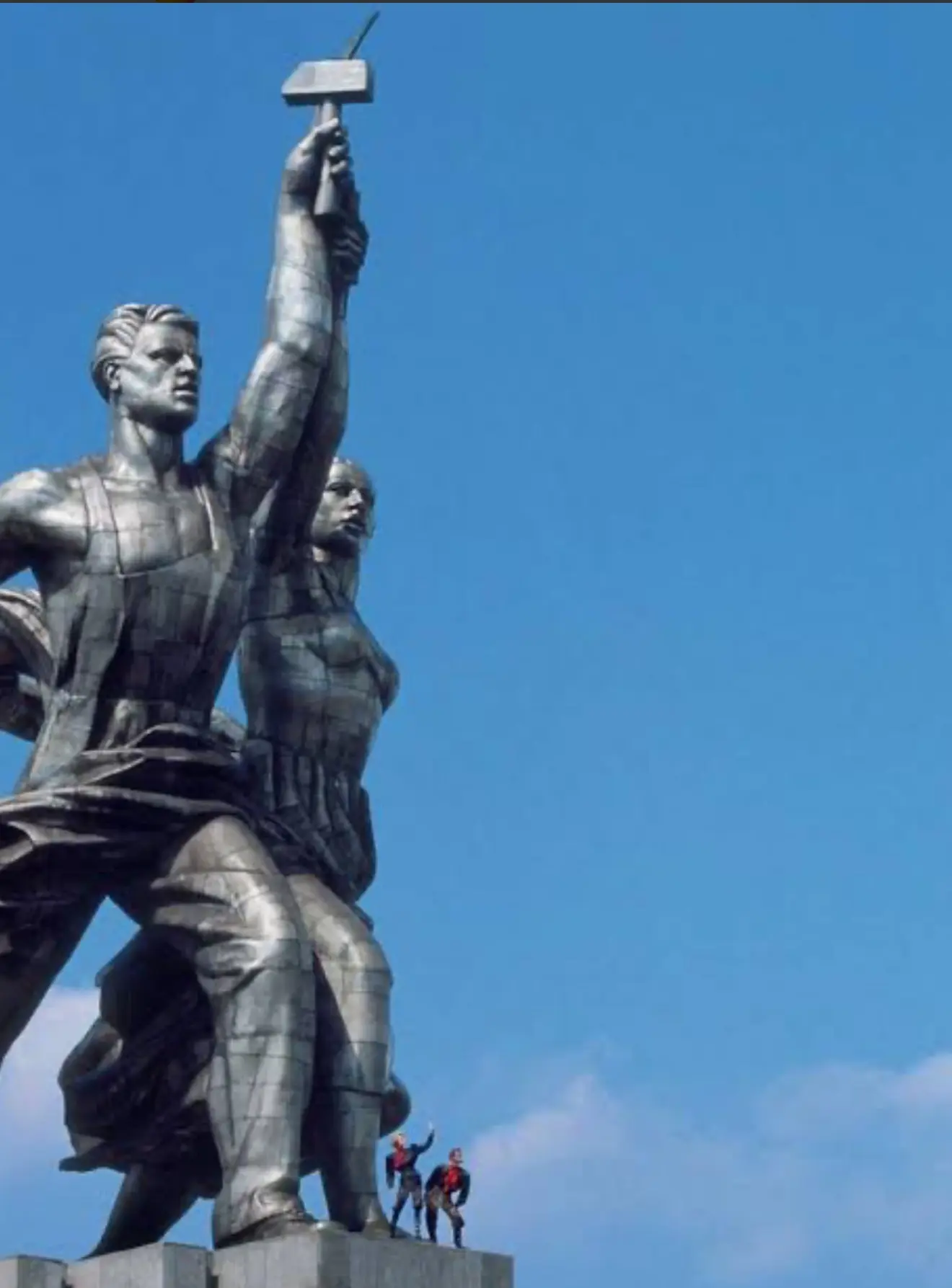 Короткий, но яркий роман западного авангарда и советской эстетики