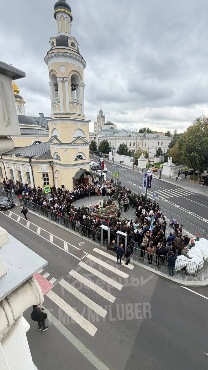 🎈 В Москве запустили шары в память о погибших в Беслане