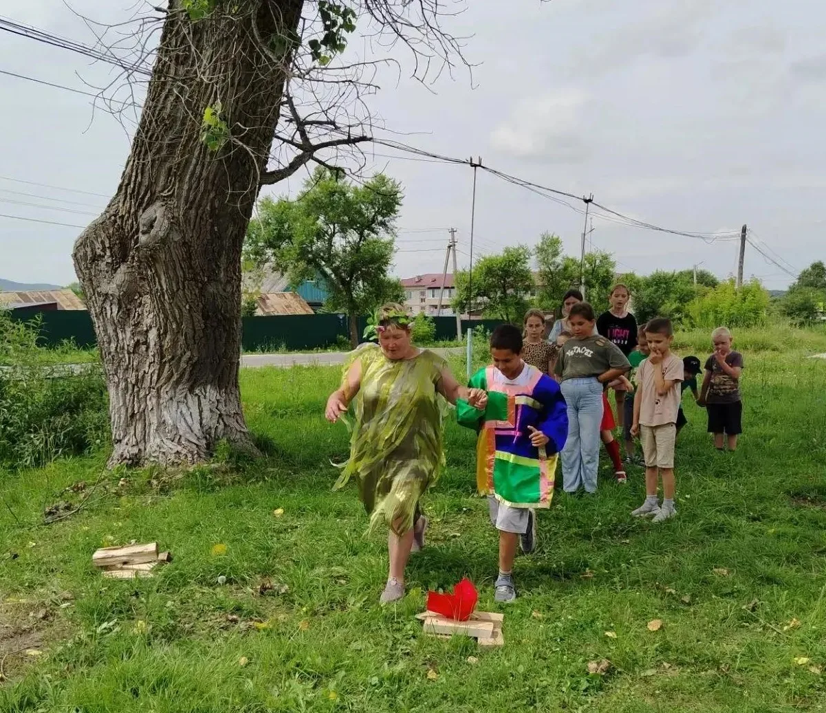 Знаете ли вы, что в ночь на Ивана Купалу шепчутся деревья и разговаривают растения? А ч...